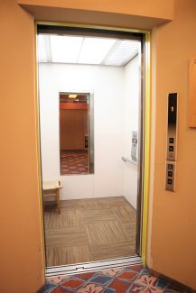 花のおもてなし長生館：エレベーター